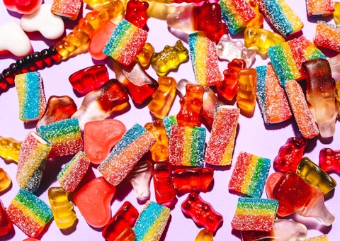 Gominhas para o crescimento capilar: benefícios, riscos e o que realmente funciona