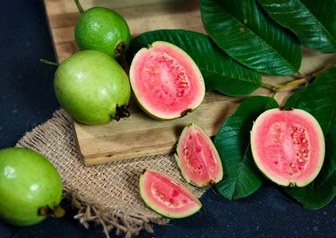 Conheça as frutas que são fonte de proteína