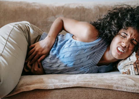 Especialista revela mitos e verdades sobre a endometriose