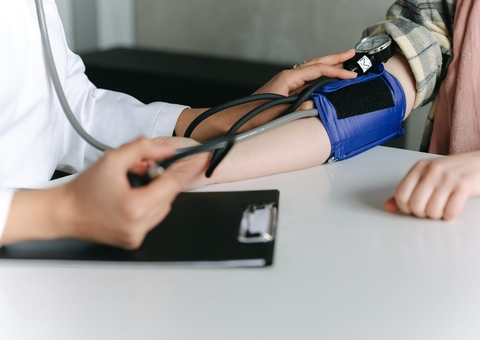 Como o calor afeta a pressão arterial?