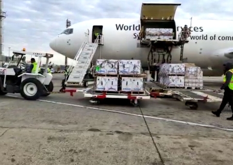 Brasil recebe 2,1 milhões de doses da Pfizer em dois voos neste domingo 