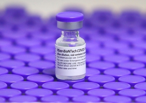 Agência dos EUA concede registro definitivo para a vacina da Pfizer 