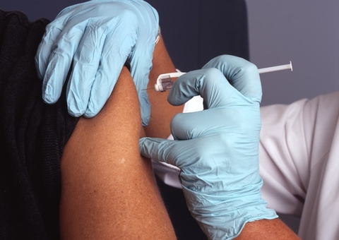 Brasil atinge 40% da população com vacinação completa contra a covid-19