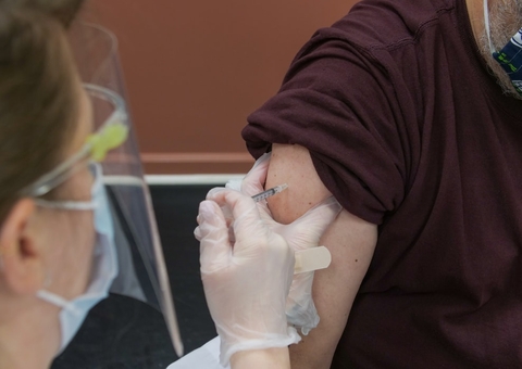 Nos EUA, medo da variante delta reaquece vacinação