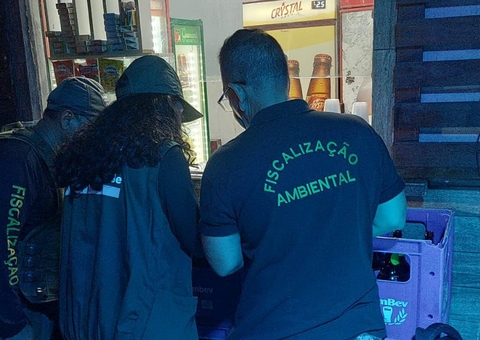 Fiscalização autua bares por falta de documentos e 'gato' de energia em Manaus