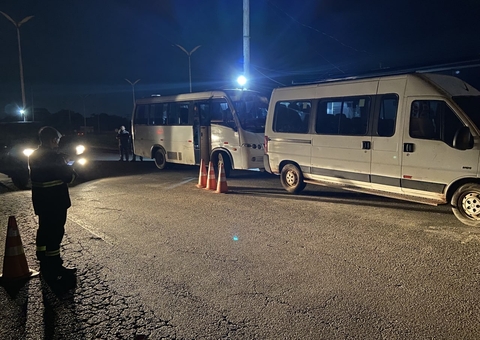 Dois veículos que faziam transporte clandestino são apreendidos no Amazonas