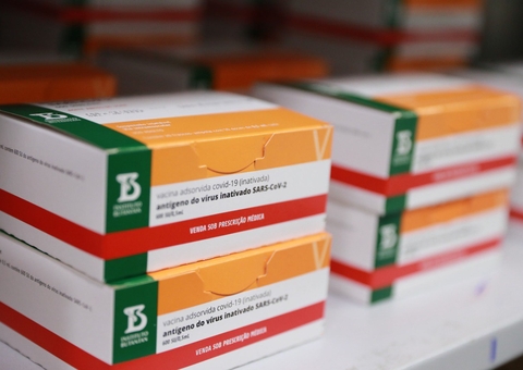  Amazonas recebe mais 15.200 doses de vacinas CoronaVac