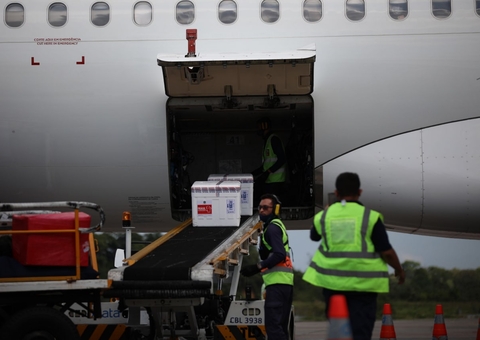 Amazonas recebe mais 70,3 mil doses de vacinas contra Covid-19 