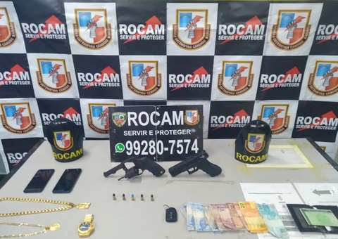 Grupo é preso após carro capotar durante perseguição em Manaus