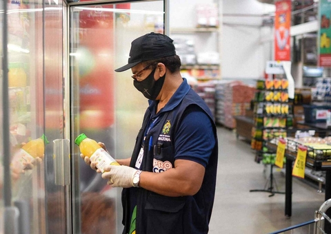Supermercado é flagrado vendendo produtos vencidos em Manaus 