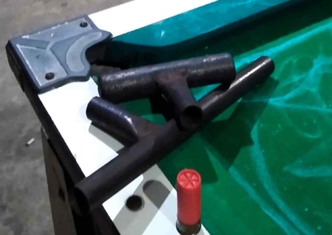 Adolescente são flagrados com arma artesanal dentro de bar em Manaus