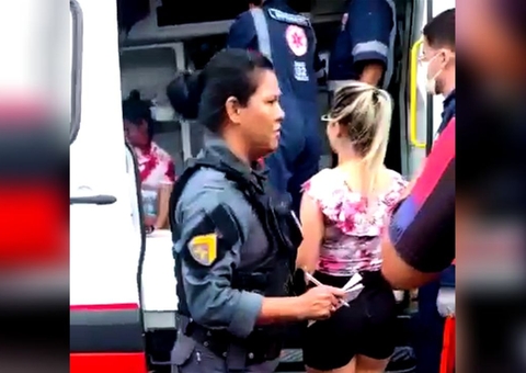 Vídeo mostra mulher baleada em S10 sendo socorrida em Manaus 
