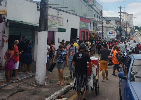Fila gigante no Sinetram tem bate boca e confusão em Manaus; vídeos