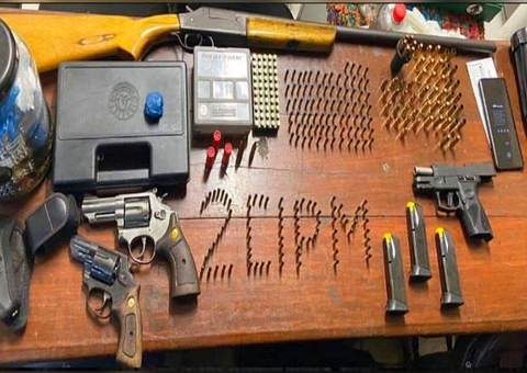 Dupla é presa com 430 munições, armas e drogas no Amazonas