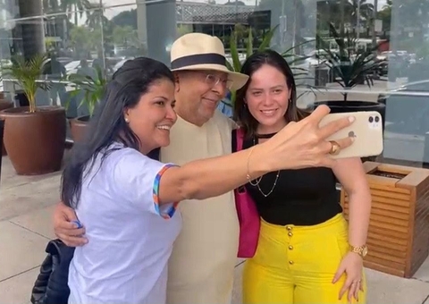 Amazonino vai ao shopping e recebe o carinho dos amazonenses