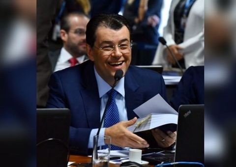 Eduardo Braga comemora decisão da PGR de manter benefícios da Zona Franca de Manaus