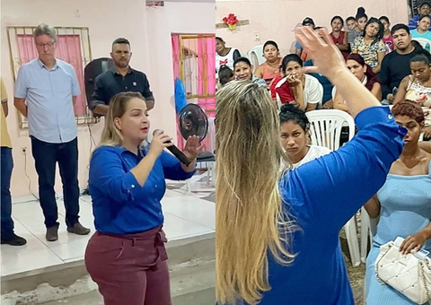 Carol Braz e moradores do Cidade Nova conversam sobre oportunidade de emprego e renda