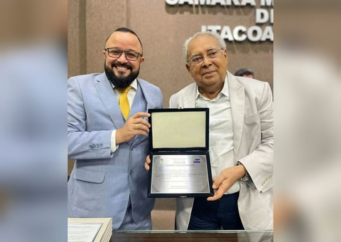 Amazonino Mendes recebe título de Cidadão Itacoatiarense 