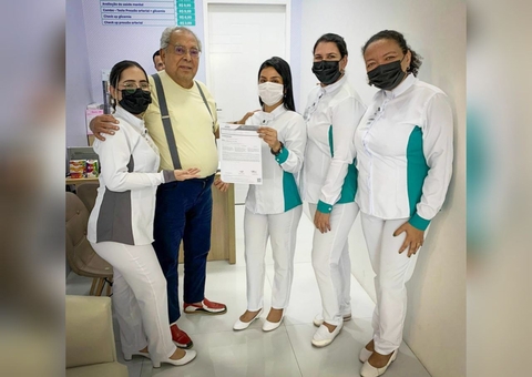 Amazonino Mendes vence a Covid-19 pela segunda vez