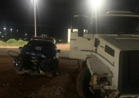 Viatura da PM é despedaçada durante acidente com caminhão na BR-174