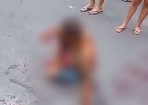 Homem fica coberto de sangue após briga em Manaus; vídeo