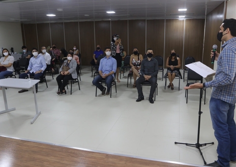 DPE-AM empossa mais oito servidores aprovados em concurso