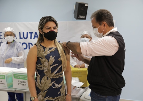 Mais salas de vacinação são abertas em hospitais para atender profissionais da saúde em Manaus