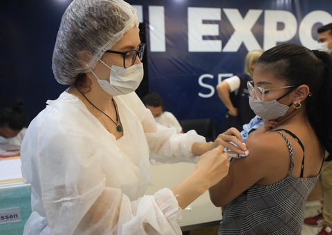 Primeiro dia de vacinação em shoppings de Manaus alcança quase 4 mil pessoas