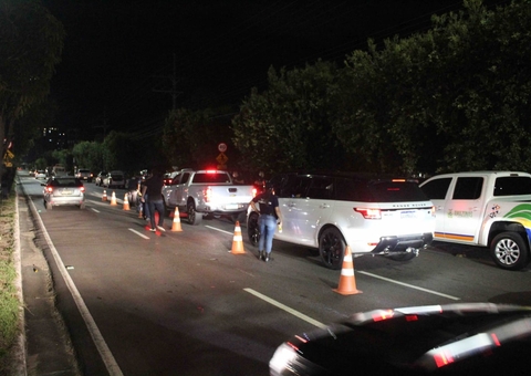 Seis motoristas são flagrados dirigindo alcoolizados na Ponta Negra