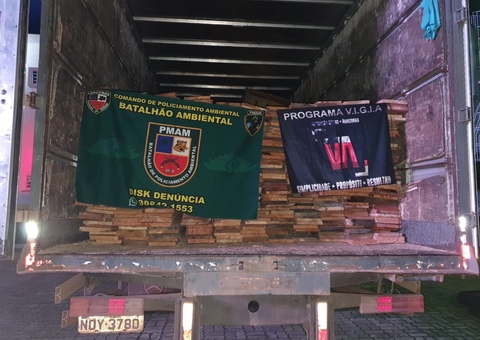Homem é preso e carga de madeira é apreendida durante ficalização em Manaus