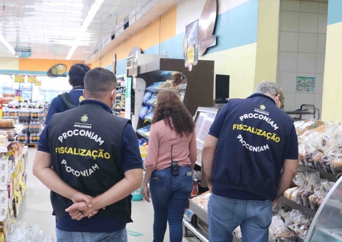 Supermercados são fiscalizados após denúncias de aglomeração em Manaus