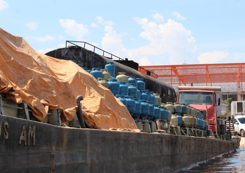 Carga ilegal com mais de 5 mil botijas de gás é apreendida em Manaus