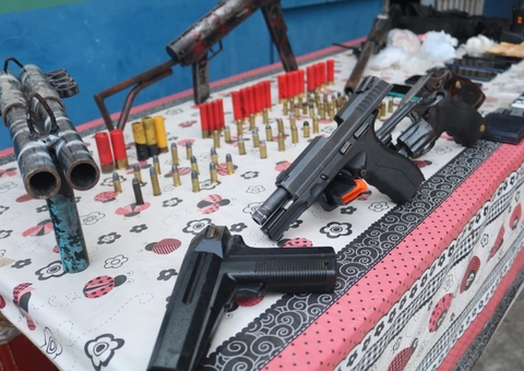 Grupo criminoso é preso com submetralhadora, munições e drogas no Amazonas