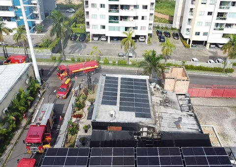 Incêndio atinge restaurante Velho Monge no Parque Dez