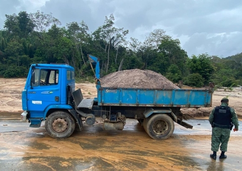 Após denúncia, homem é detido por extração irregular de areia na AM-070 