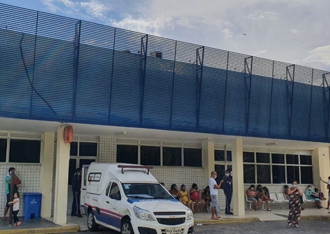 Carro atropela criança em frente de escola em Manaus