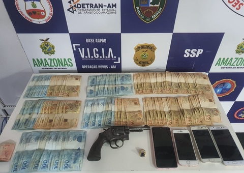 Mulher é flagrada com revólver e R$ 7 mil dentro em barco no Amazonas