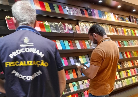 Mais de 700 produtos falsificados são apreendidos em shopping de Manaus 