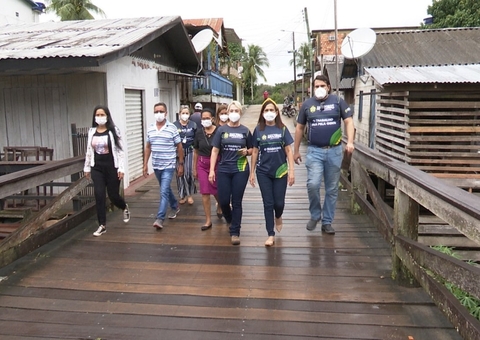 Cartões do Auxílio Estadual são entregues no interior do Amazonas