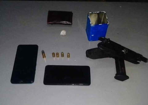 Após denúncias, foragido da Justiça é preso com arma e drogas em Manaus