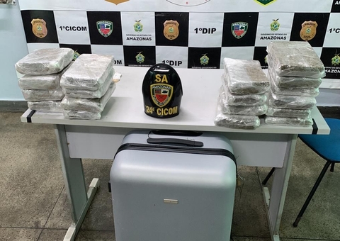 Passageiro fica nervoso e deixa mala cheia de drogas cair em embarcação de Manaus