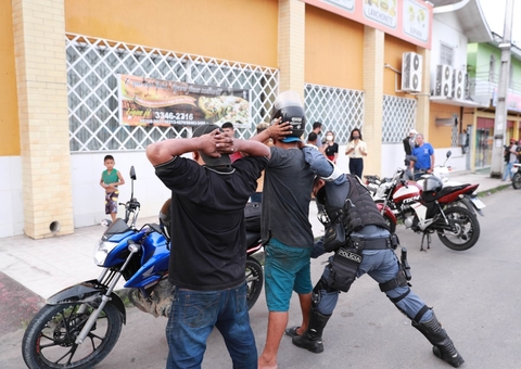 Abordagens são intensificadas em Manaus após ataques do Comando Vermelho
