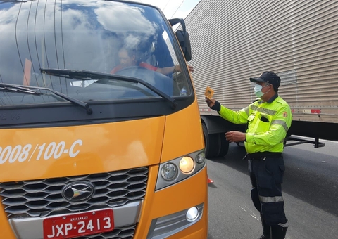 Ônibus Alternativos são fiscalizados em Manaus após onda de acidentes