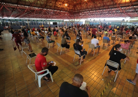 Mais de 7 mil pessoas foram vacinadas em centro de convivência em Manaus