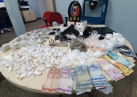 Traficante é preso com celulares, drogas e armas de brinquedo em Manaus