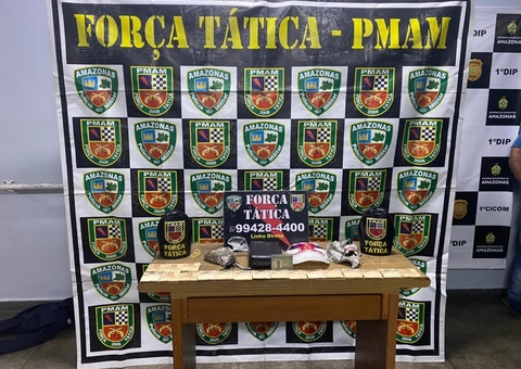 Motorista é preso com R$ 18 mil e drogas escondidas em saco em Manaus