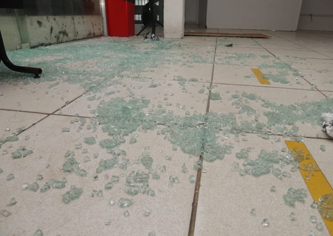 PAC Galeria dos Remédios fica destruído durante temporal em Manaus