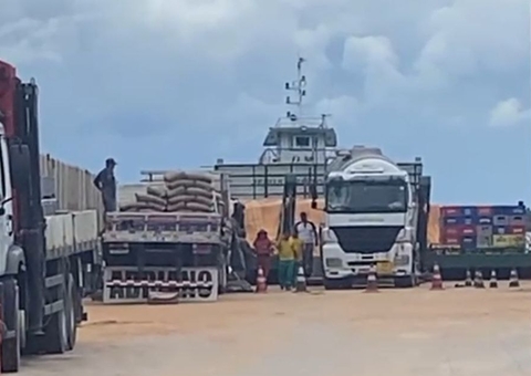 Acidente: Trabalhador é prensado entre carretas em porto de Manaus; vídeo