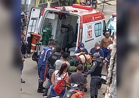 Com farda da Amazonas Energia, homem atira em idoso em rua de Manaus