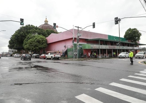 Semáforo é instalado em cruzamento perigoso na Praça 14, em Manaus